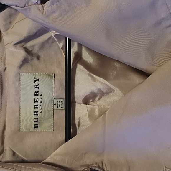 Burberry Trenchcoat - Picture 2 of 11